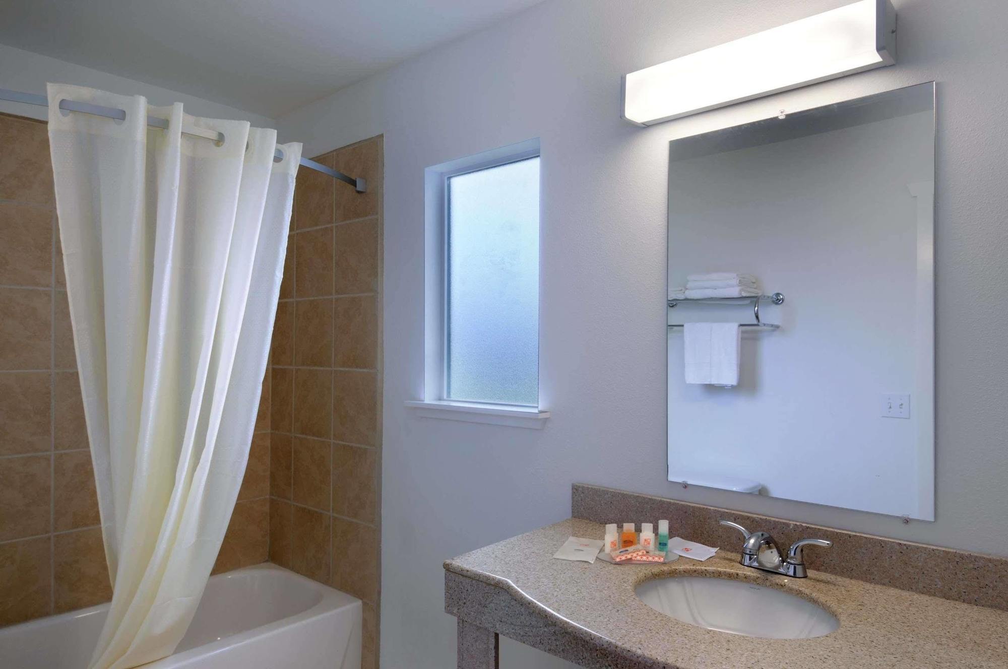 توكويلا Knights Inn & Suites Seatac Airport المظهر الخارجي الصورة